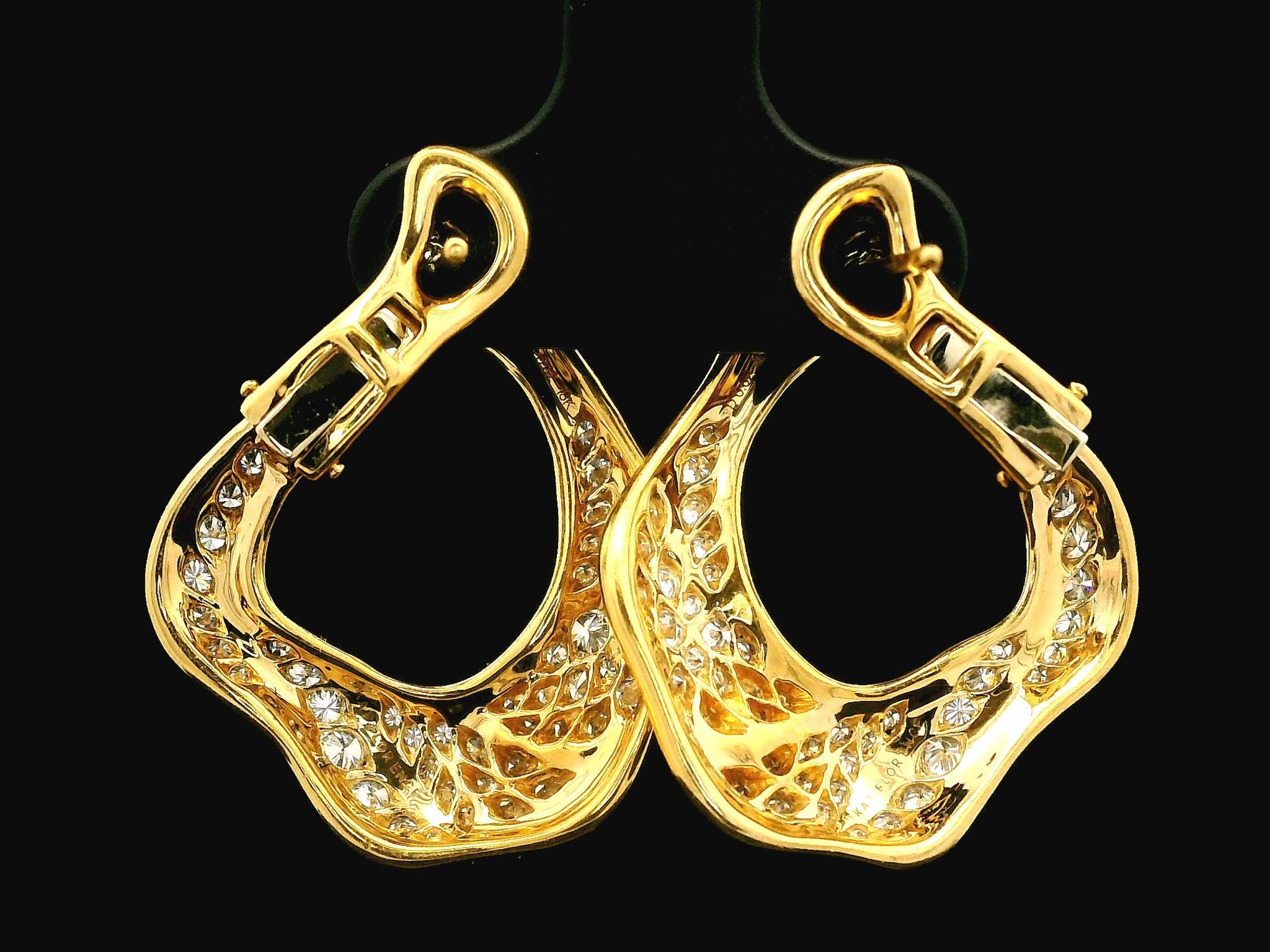 Taille brillant Kat Florence, boucles d'oreilles huggies en or jaune 18 carats avec diamants D FL 1,25 carat en vente