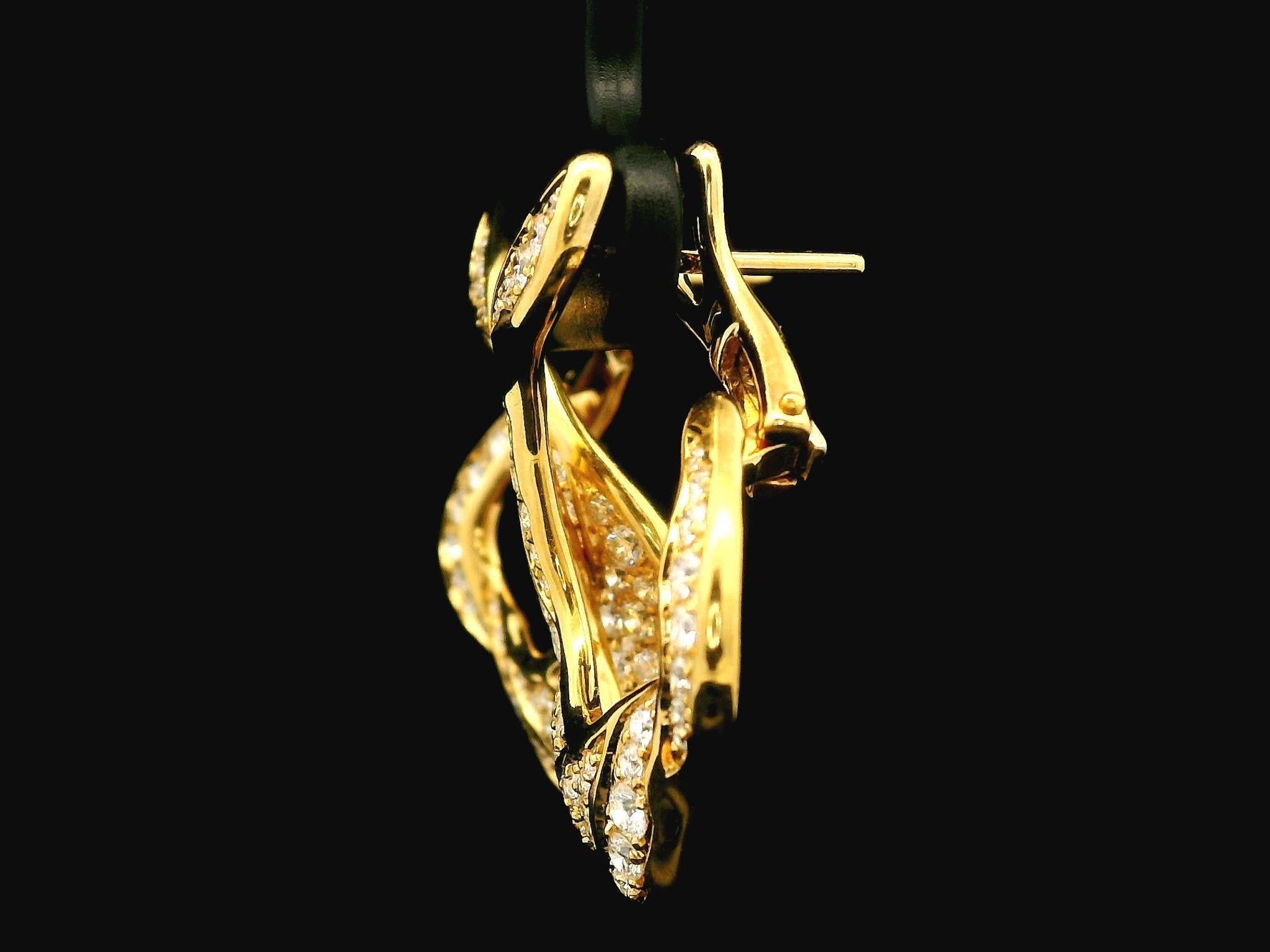 Kat Florence, boucles d'oreilles huggies en or jaune 18 carats avec diamants D FL 1,25 carat en vente 2
