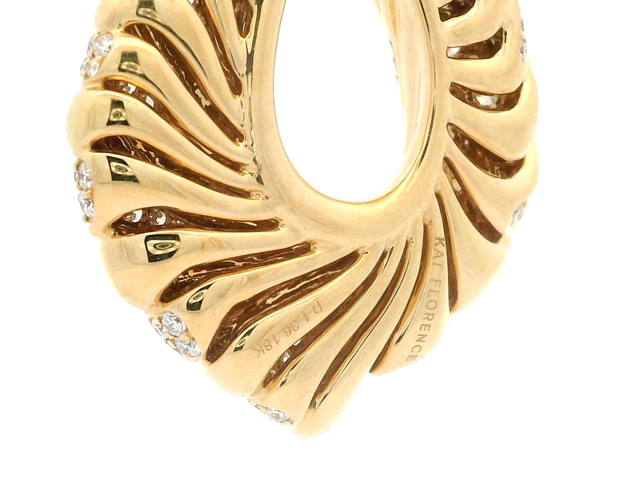 Women's Kat Florence 18k Yellow Gold 1.36ctw D FL Diamond Wreath Pendant Necklace For Sale