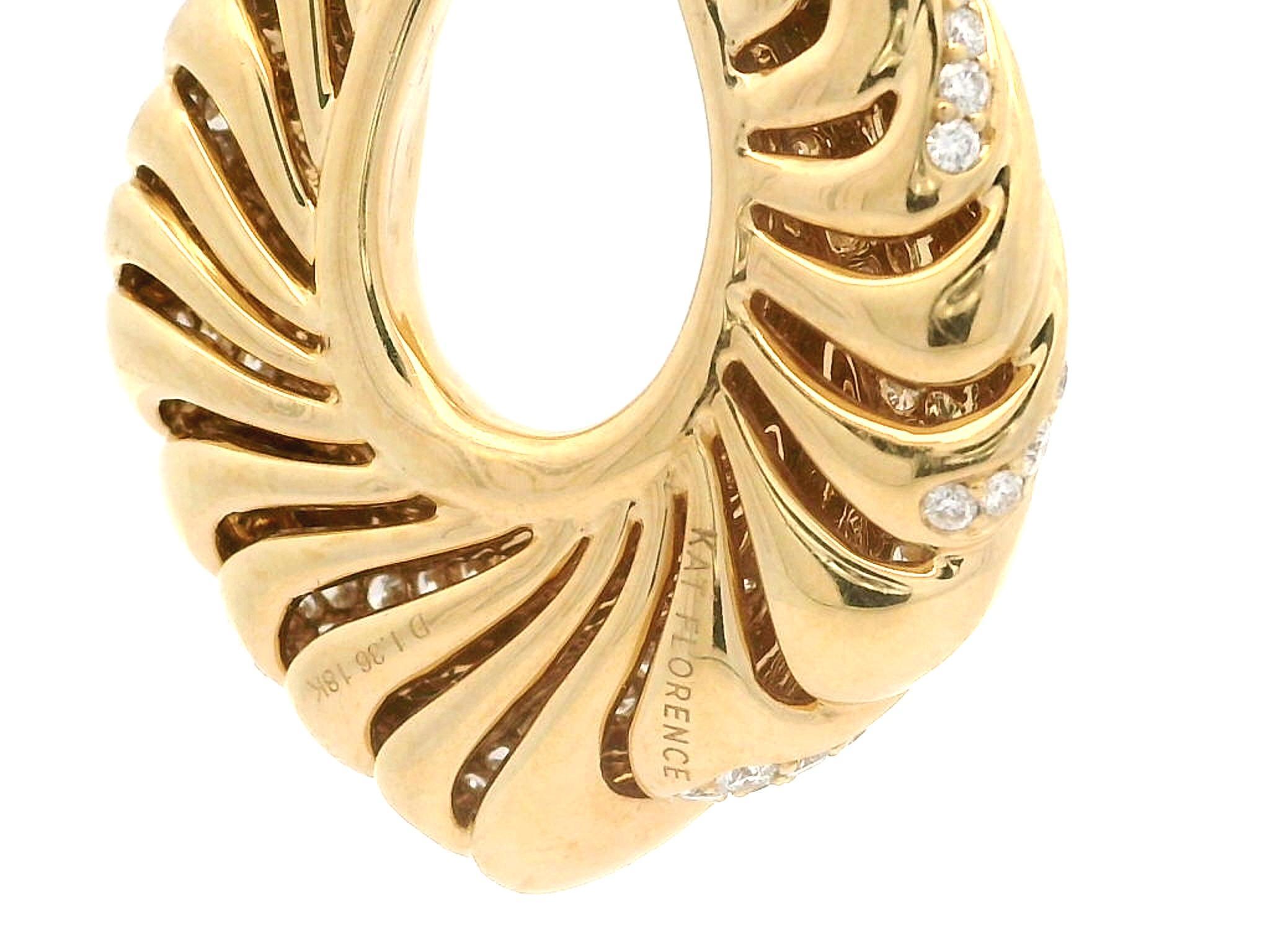 Kat Florence 18k Yellow Gold 1.36ctw D FL Diamond Wreath Pendant Necklace For Sale 1