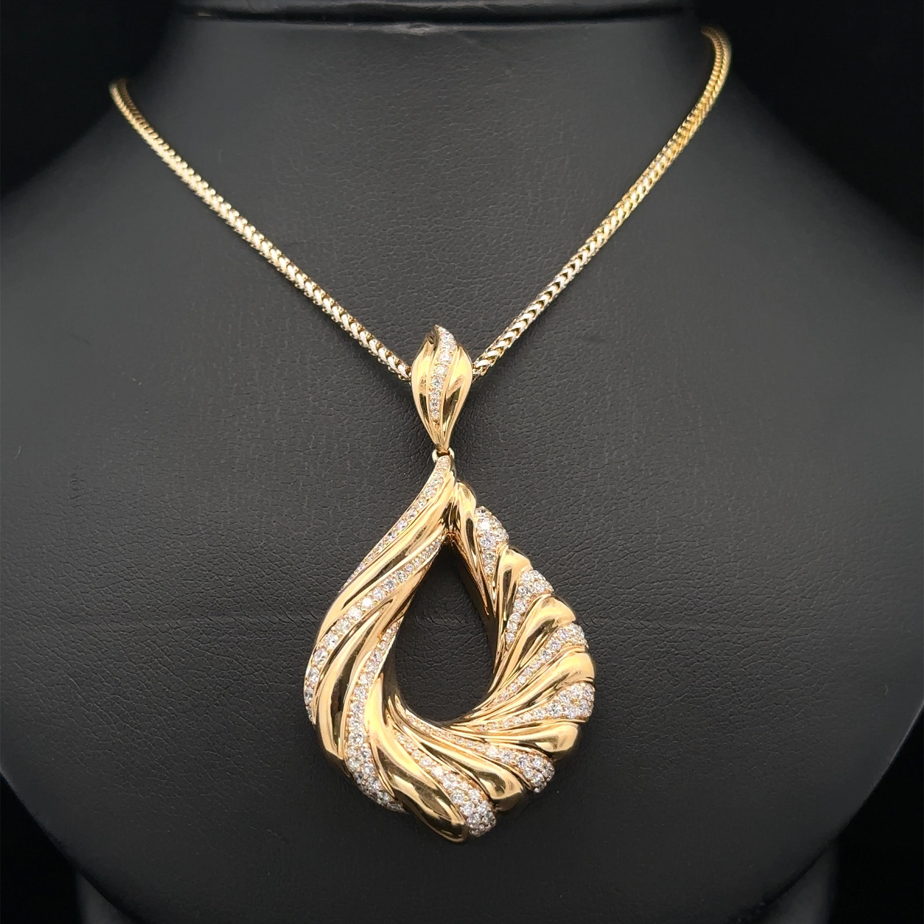 Kat Florence 18k Yellow Gold 1.36ctw D FL Diamond Wreath Pendant Necklace For Sale 3