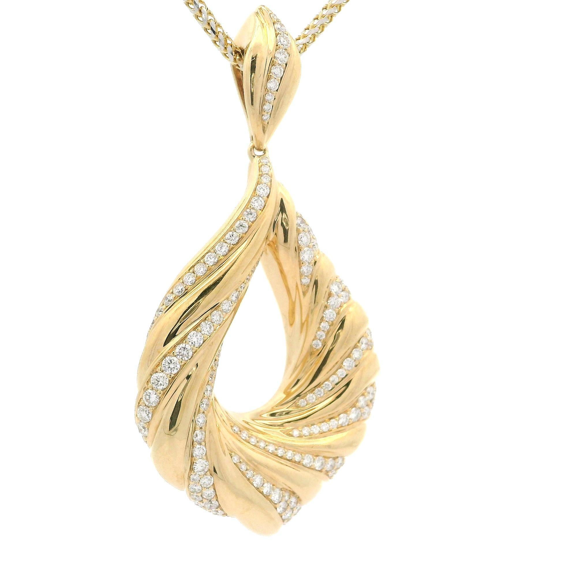 Kat Florence 18k Yellow Gold 1.36ctw D FL Diamond Wreath Pendant Necklace For Sale 4
