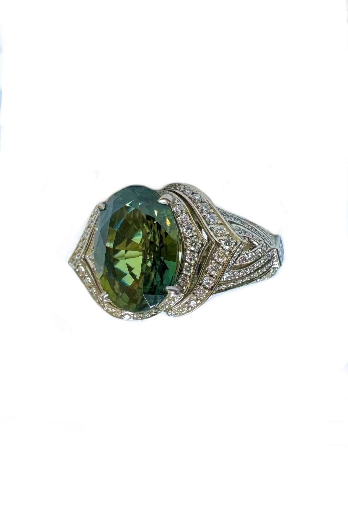 Anello di fidanzamento con diamante Kat Florence in platino da 5,09 carati con zaffiro verde non riscaldato In condizioni ottime in vendita a Los Angeles, CA