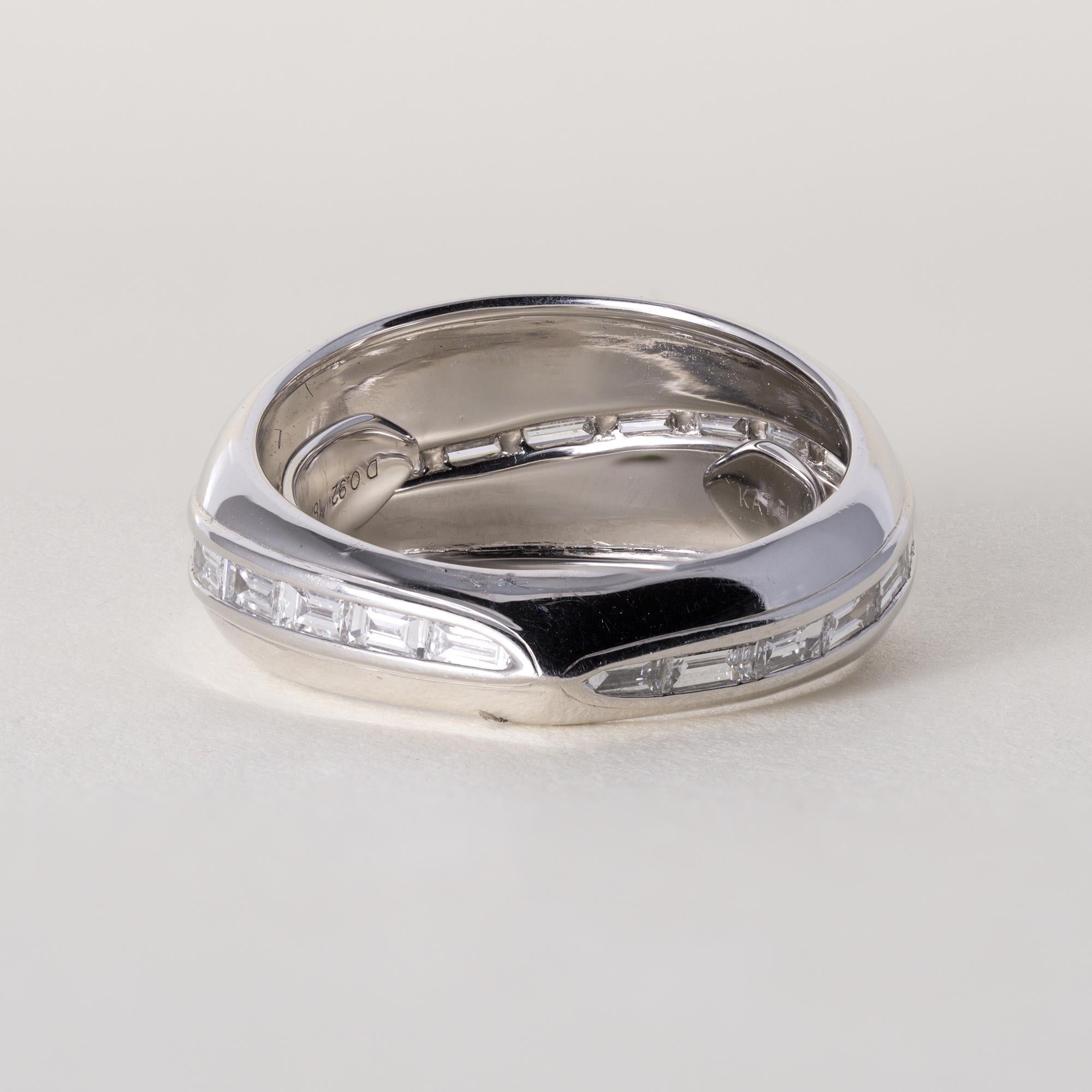 Anello Kat Florence Plat/18K in oro 0,92 carati con diamante Baguette In condizioni ottime in vendita a Los Angeles, CA