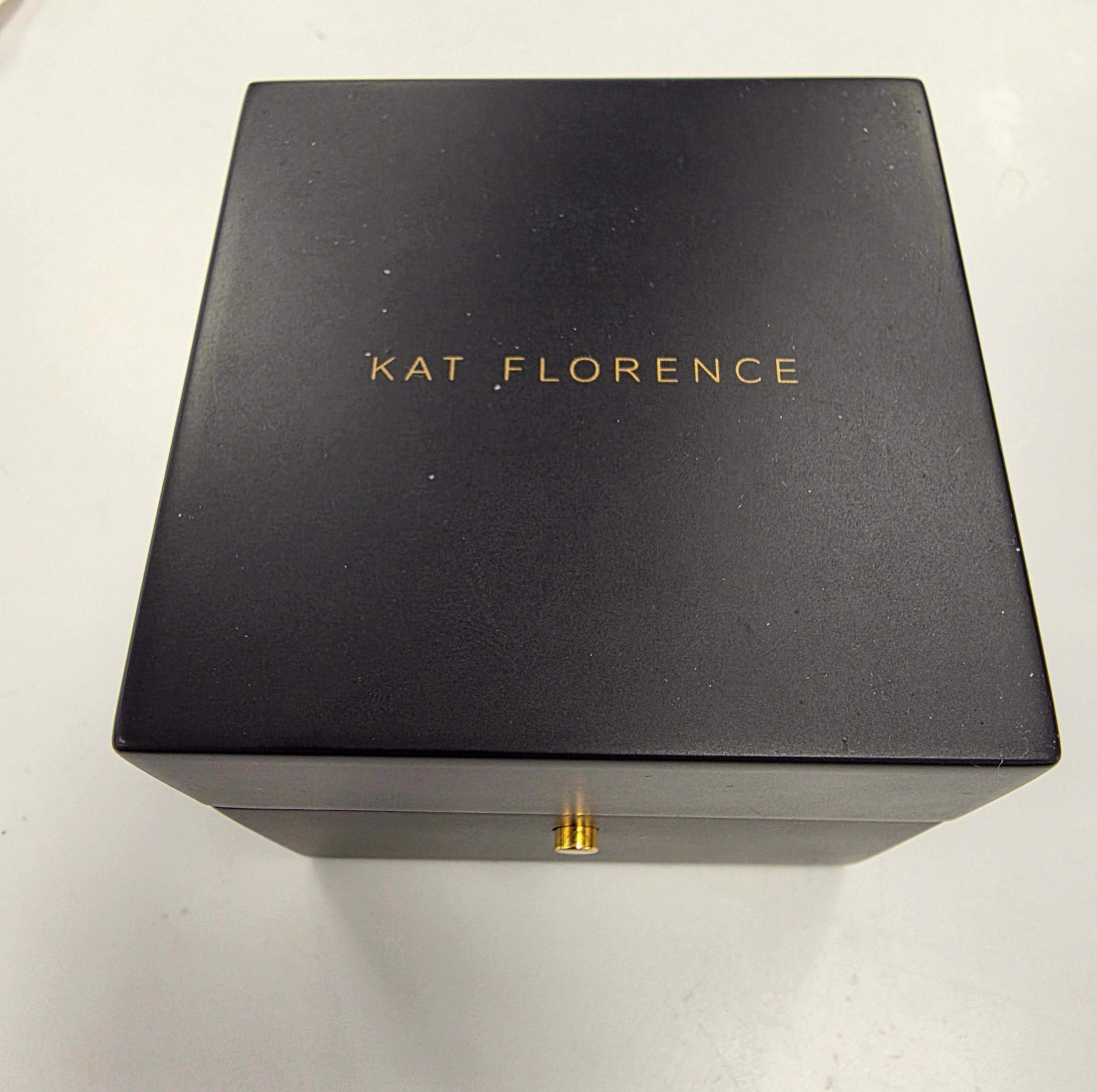 Anello Kat Florence Plat/18K in oro 0,92 carati con diamante Baguette in vendita 2