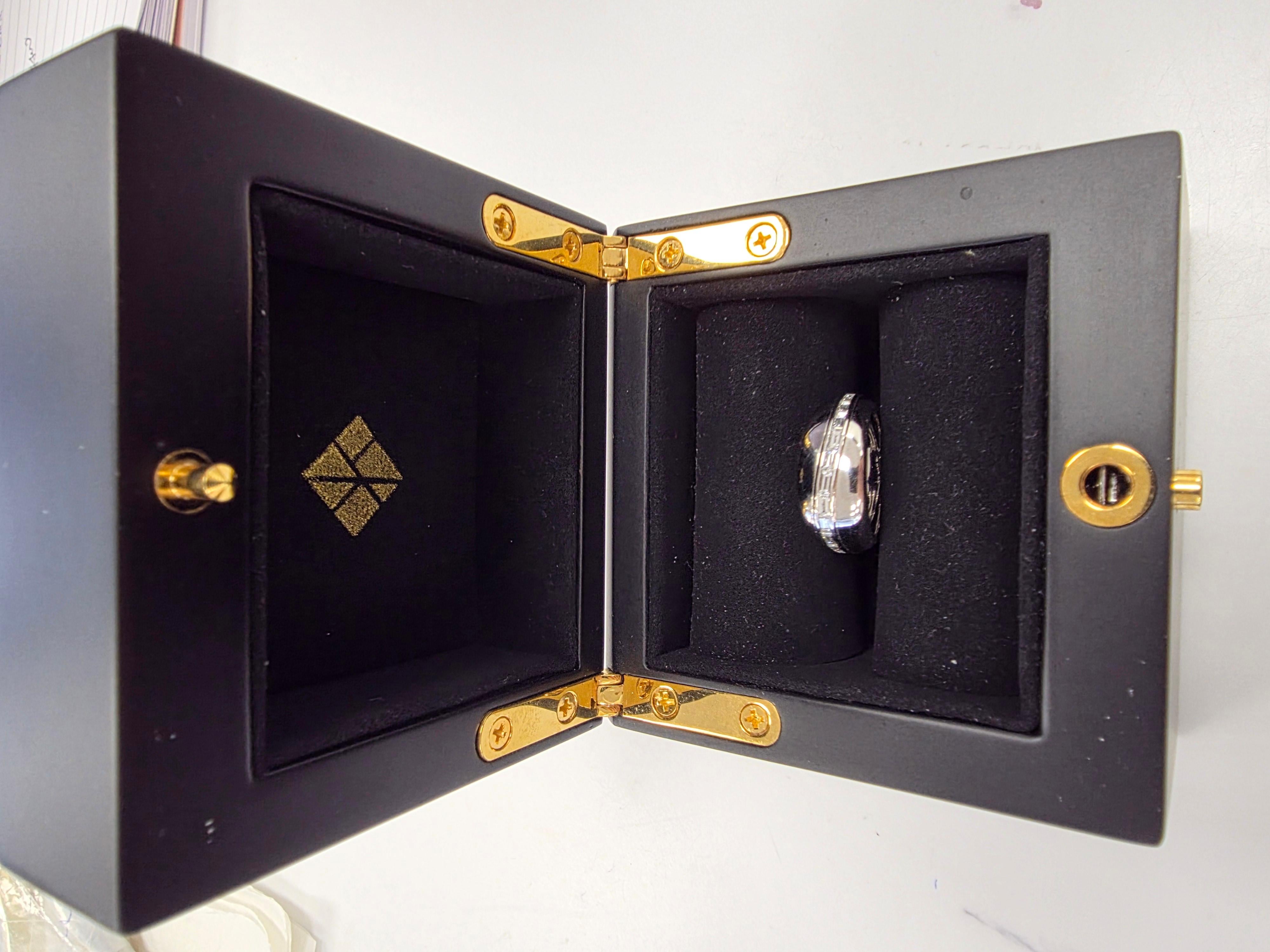 Anello Kat Florence Plat/18K in oro 0,92 carati con diamante Baguette in vendita 3