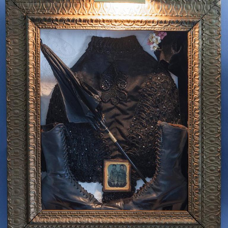 Un autre deuil - Contemporain Sculpture par Kat Flyn