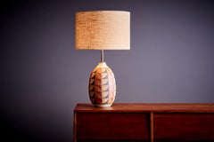 Lampe de table Kat & Roger avec base en céramique peinte à la main, États-Unis