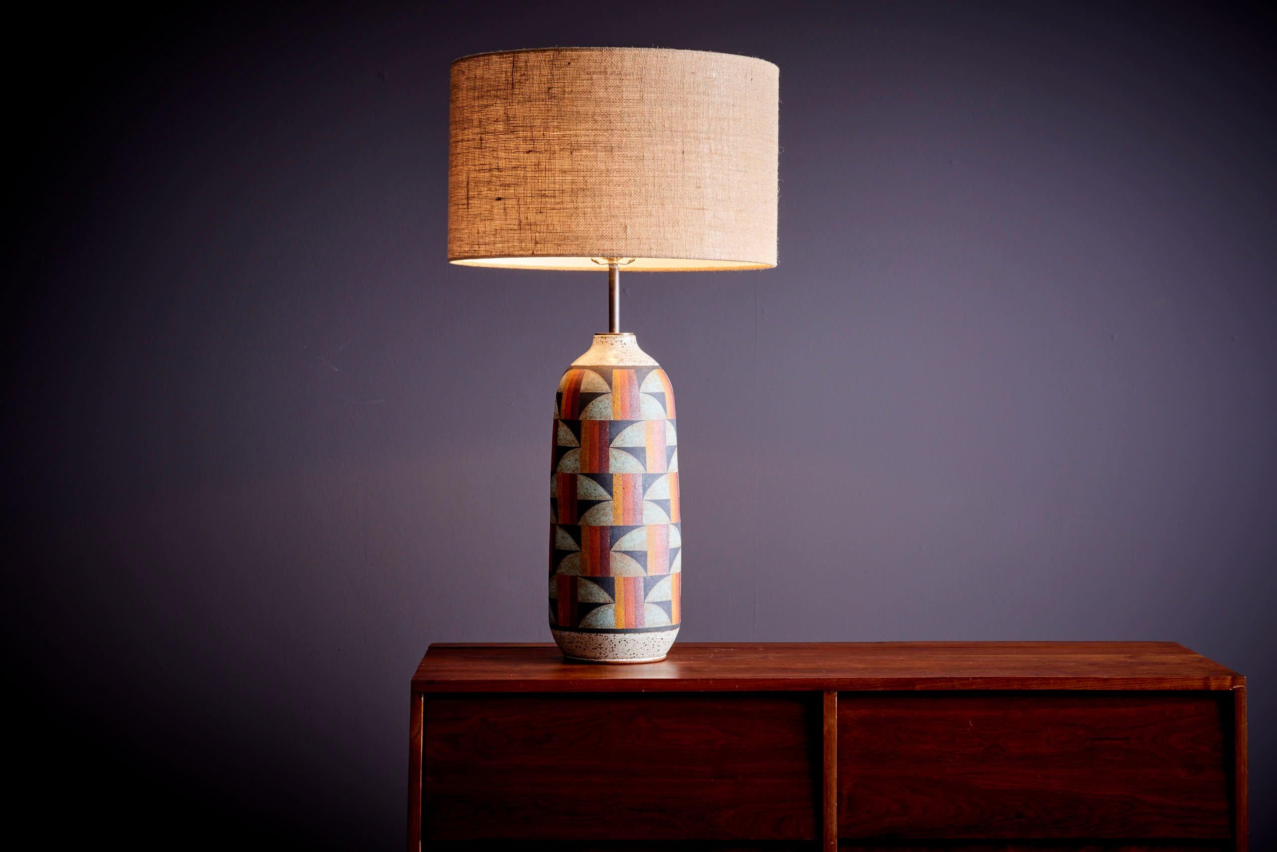 Kat & Roger Table Lamp with hand-crafted and hand-painted ceramic base, USA In New Condition In Berlin, DE
