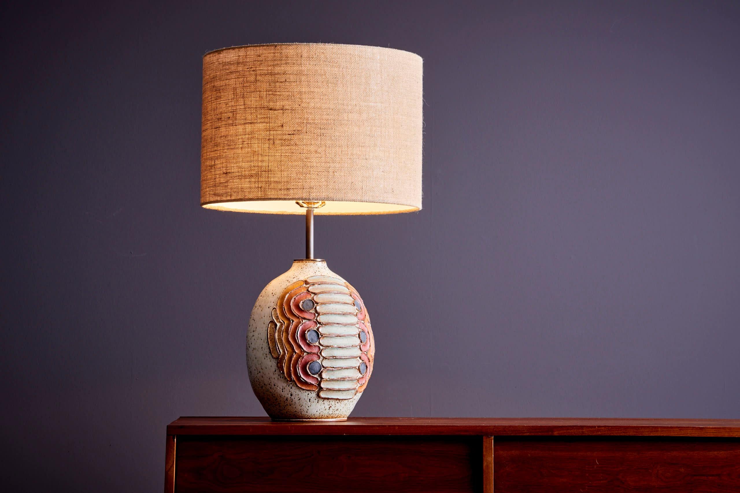Kat & Roger Table Lamp with hand-crafted and hand-painted ceramic base, USA In New Condition For Sale In Berlin, DE