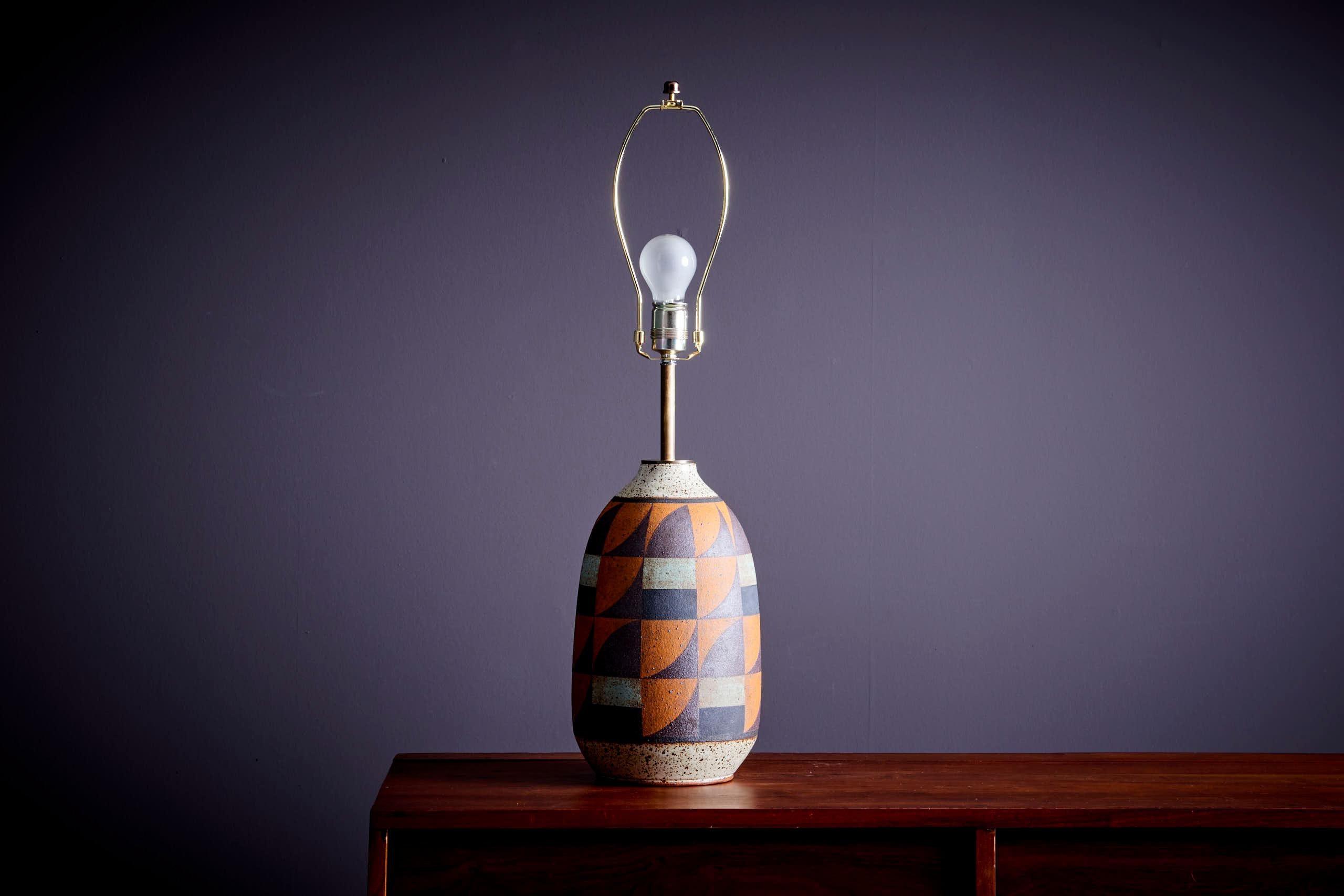 Kat & Roger Table Lamp with hand-crafted and hand-painted ceramic base, USA In New Condition For Sale In Berlin, DE
