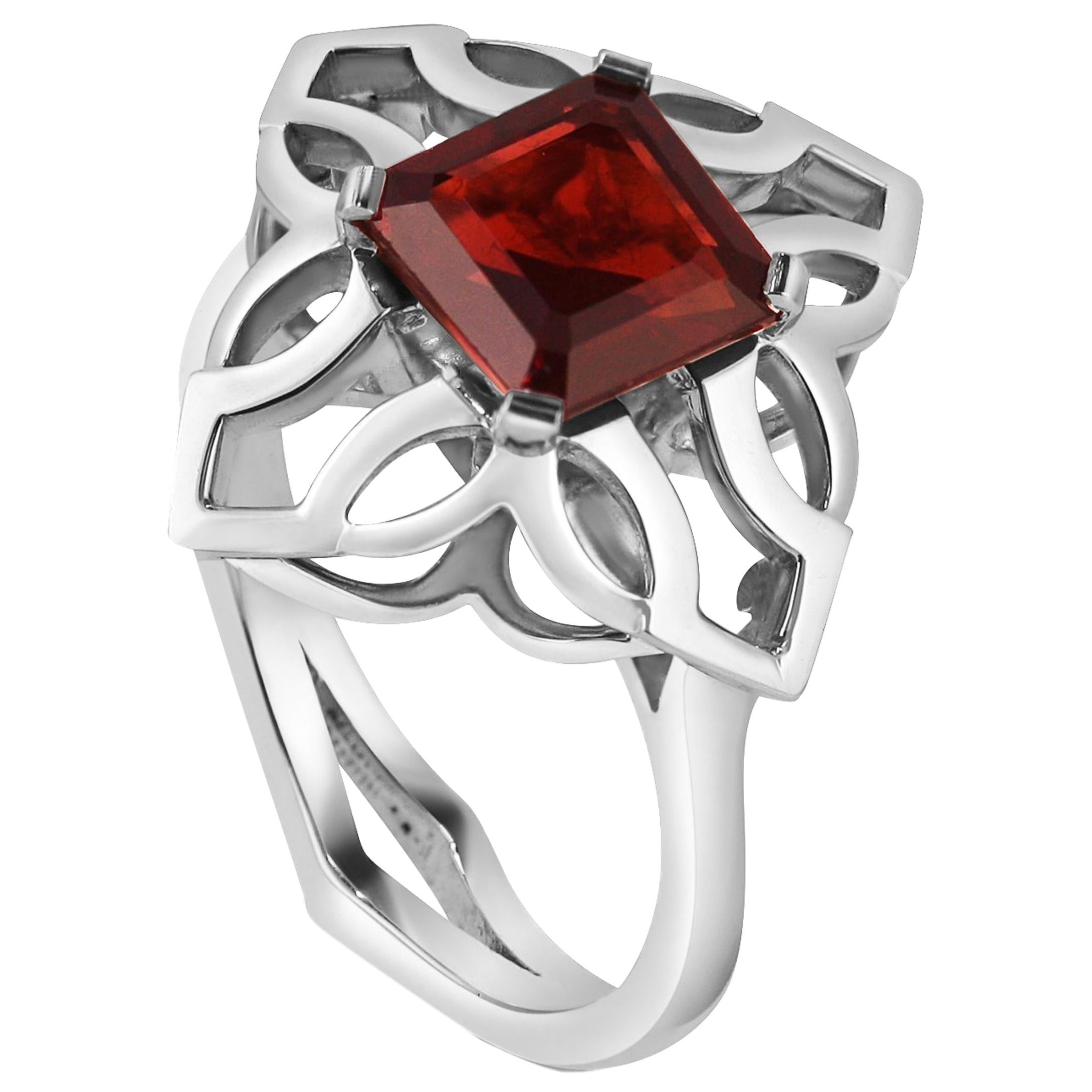 Kata 18k White Gold Mozambique Garnet Dress Ring im Angebot