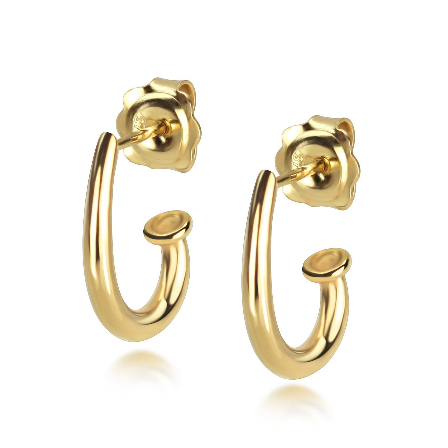 Glowing with golden elegance.
Elegant ‘Juno Drop Hoop Stud’ earrings with a graceful taper. They are comforting, subtle glamour for day-to-day that you will come back to time and again.
Paired with the ‘Juno Ear Pendant ~ Citrine, they elevate the