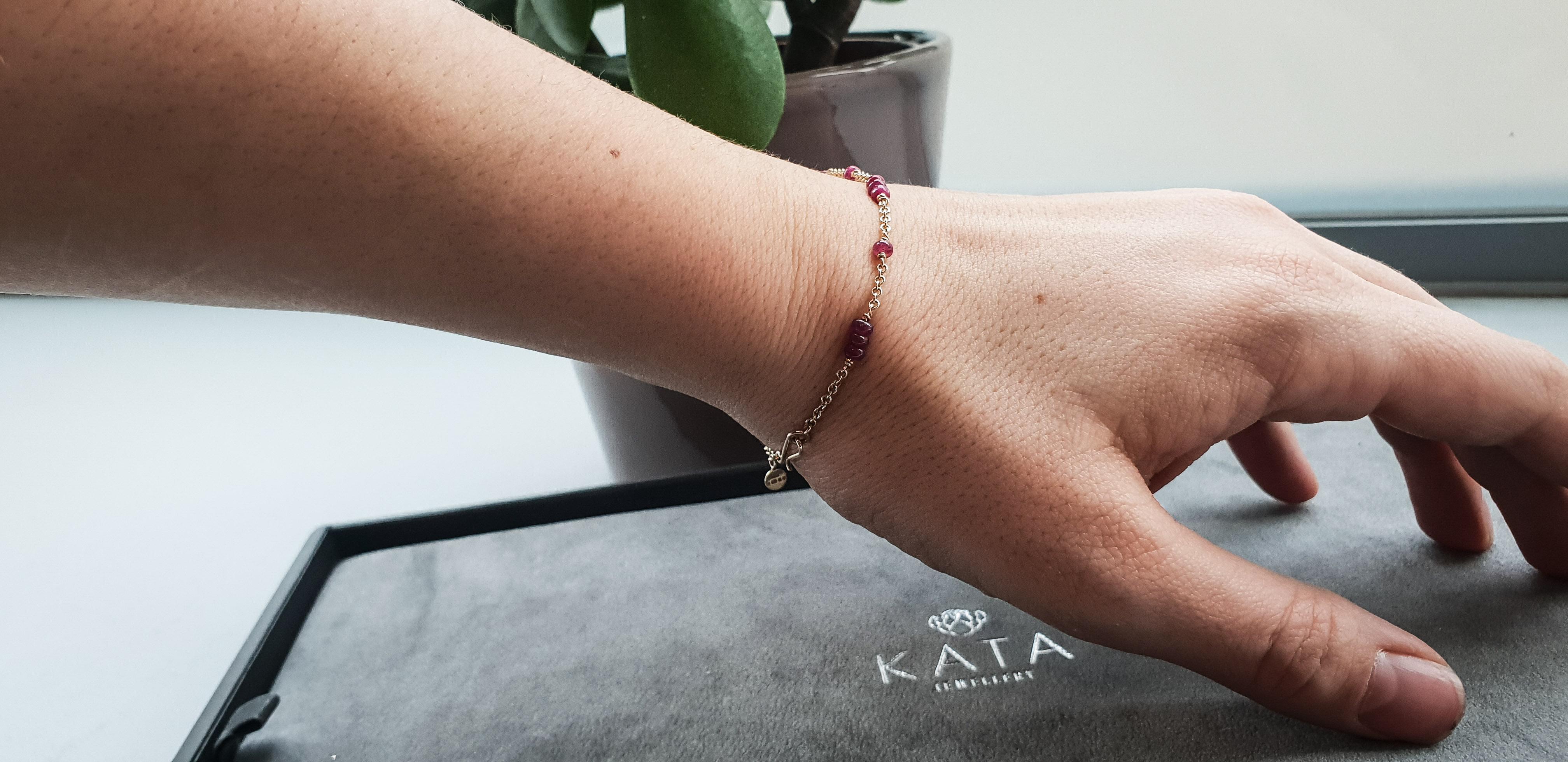 KATA Ruby Bead Bracelet with 9 Carat Yellow Gold Chain with Hook Clasp Fitting In New Condition For Sale In London, GB