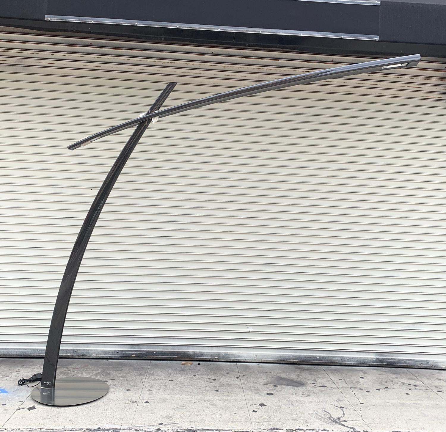 Katana is a stunning floor lamp signed by Valerio Cometto and Paolo Balzanelli.
It’s entirely made of carbon fiber, high-quality technical material, very durable and lightweight, and of thermo-resistant glass.
Inspired by Classic Japanese Samurai