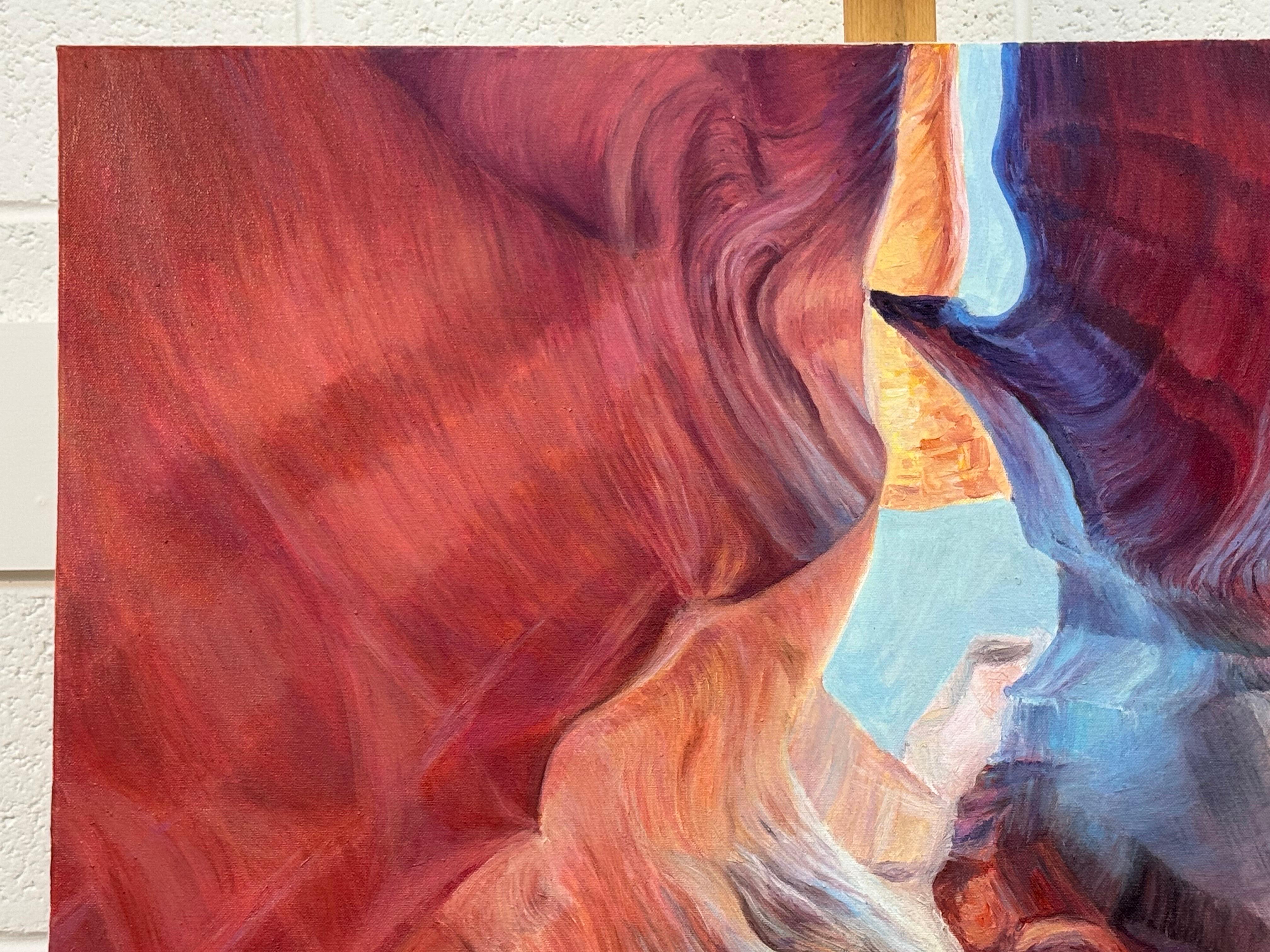 Quadro astratto moderno rosa, rosso e blu dell'interno dell'Antelope Canyon in Arizona USA dell'artista polacca Katarzyna Szulc. Questo dipinto a olio originale fa parte di un'ispirata serie di opere basate su una delle formazioni rocciose più