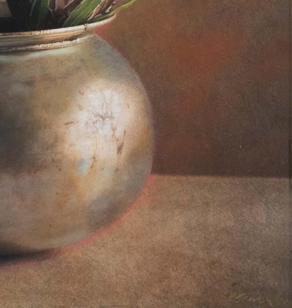 « Two Protea » (2024) par Kate Breakey, impression pigmentaire d'art en vente 1
