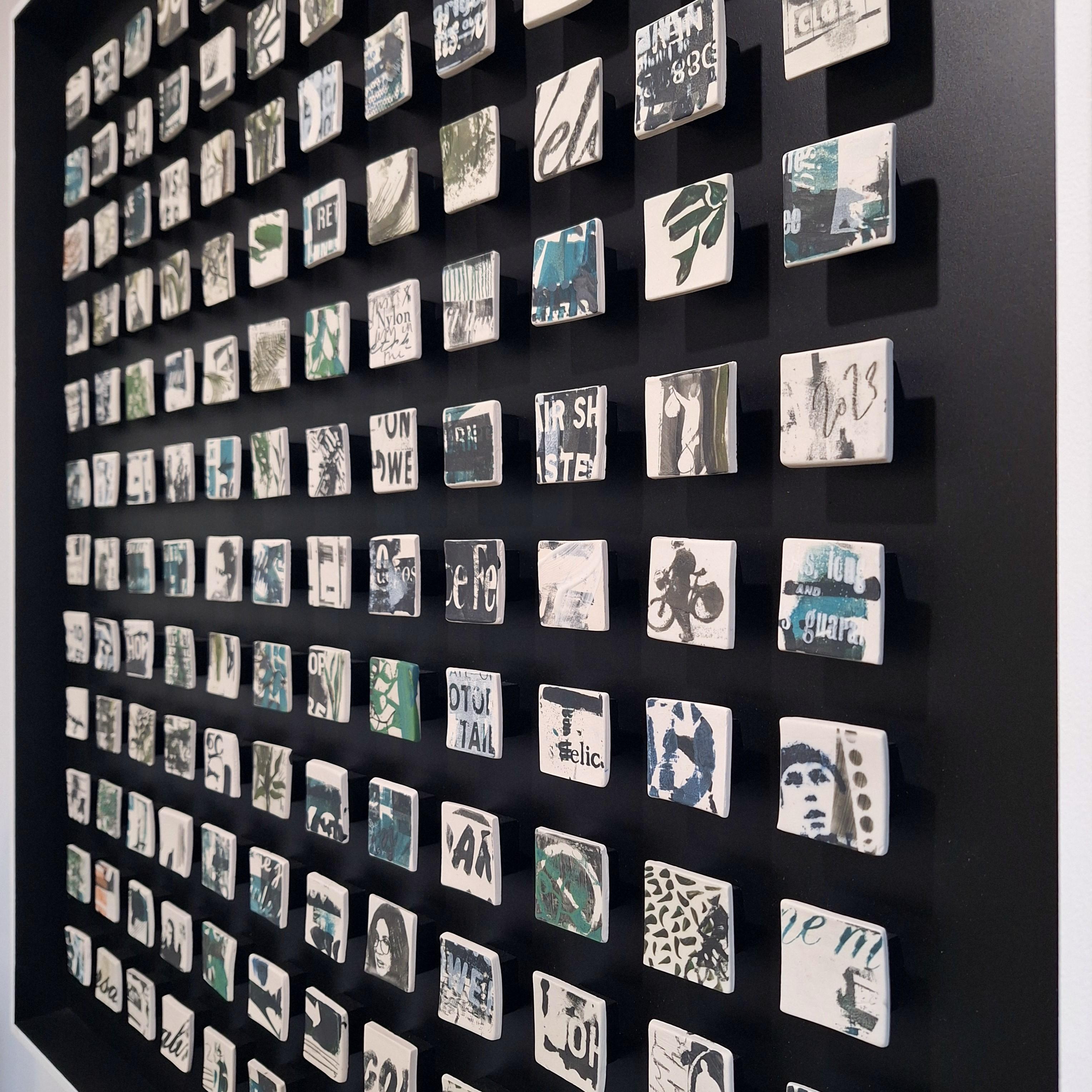 A Space to breath è un oggetto da parete moderno e unico dell'artista britannica Kate Brett. Questo oggetto unico nel suo genere è composto da  144 elementi in porcellana non smaltata realizzati a mano e montati in una cornice nera opaca dipinta a