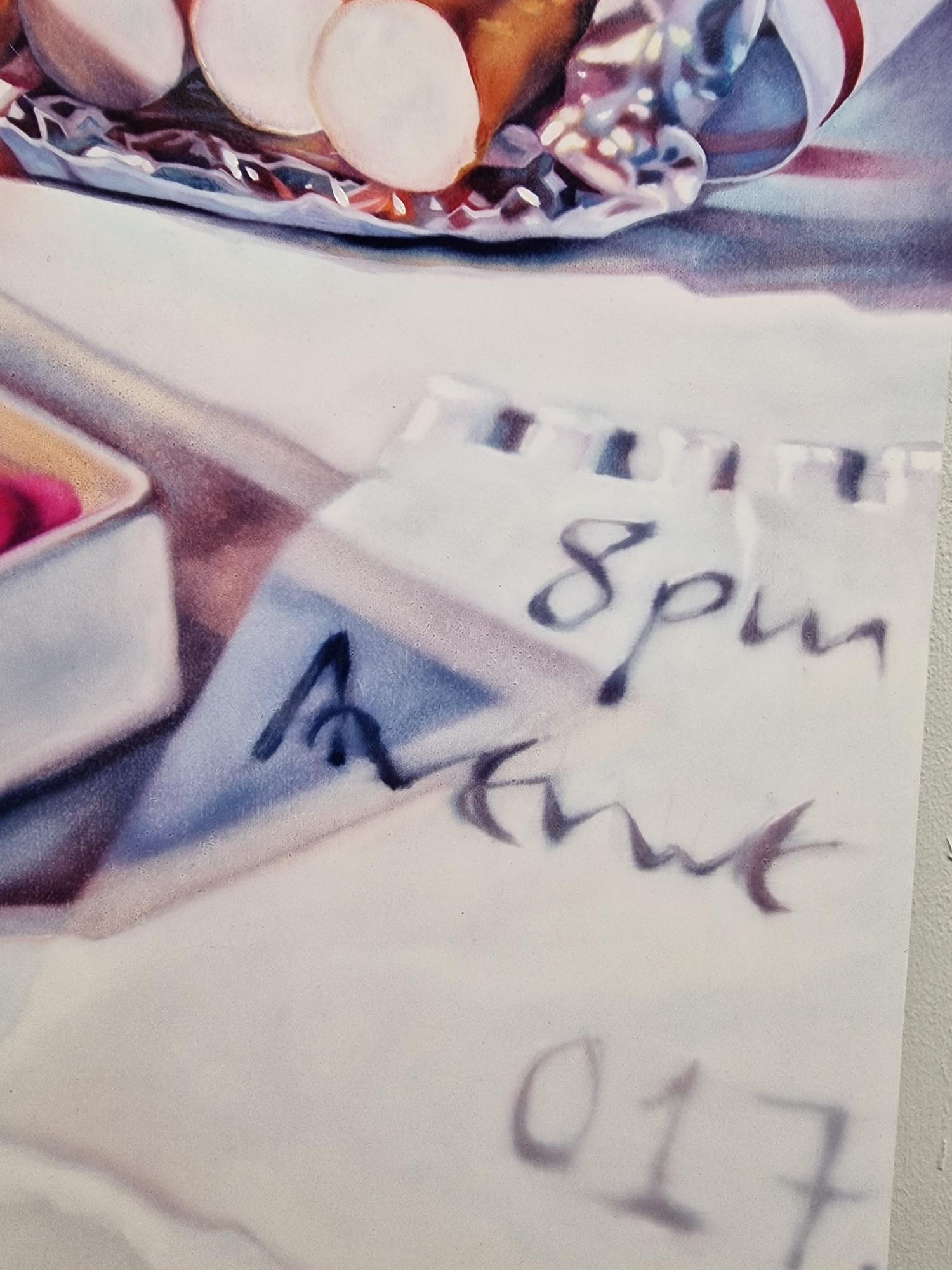 Una natura morta originale dipinta con colori vivaci.

Anche se i suoi dipinti non intendono imitare una fotografia, lo stile di Brinkworth utilizza il linguaggio del cinema e della fotografia per creare queste immagini uniche.

Il lavoro di