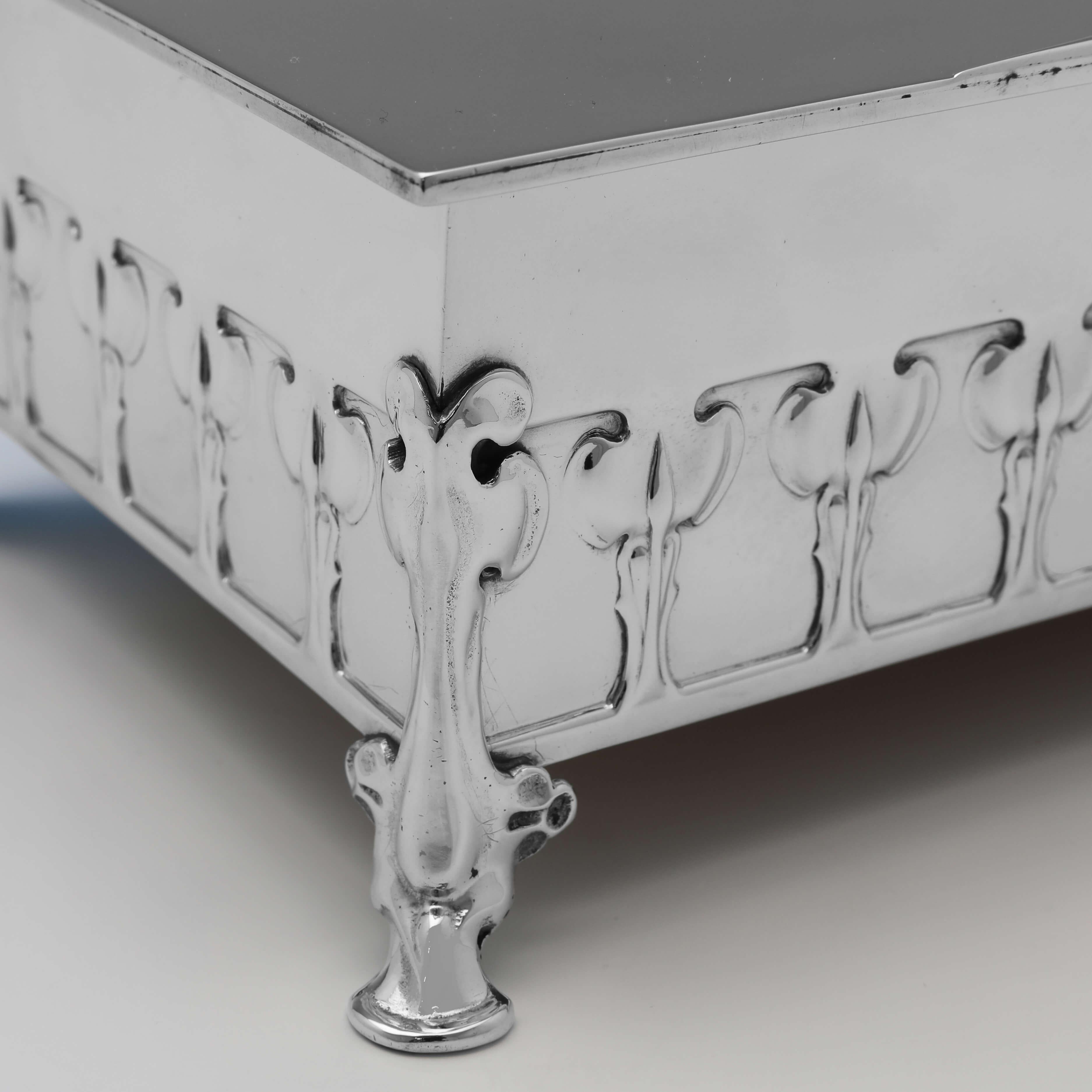 Kate Harris for William Hutton & Sons, Sterling Silver Casket, London, 1901 2