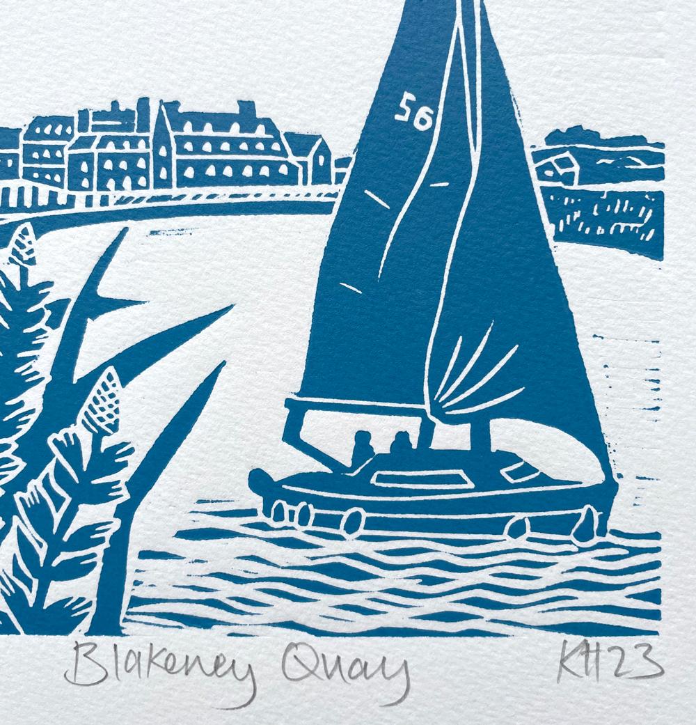 Blakeney Quay, Paisaje marino azul, Grabado linograbado en edición limitada, Costa de Norfolk en venta 1