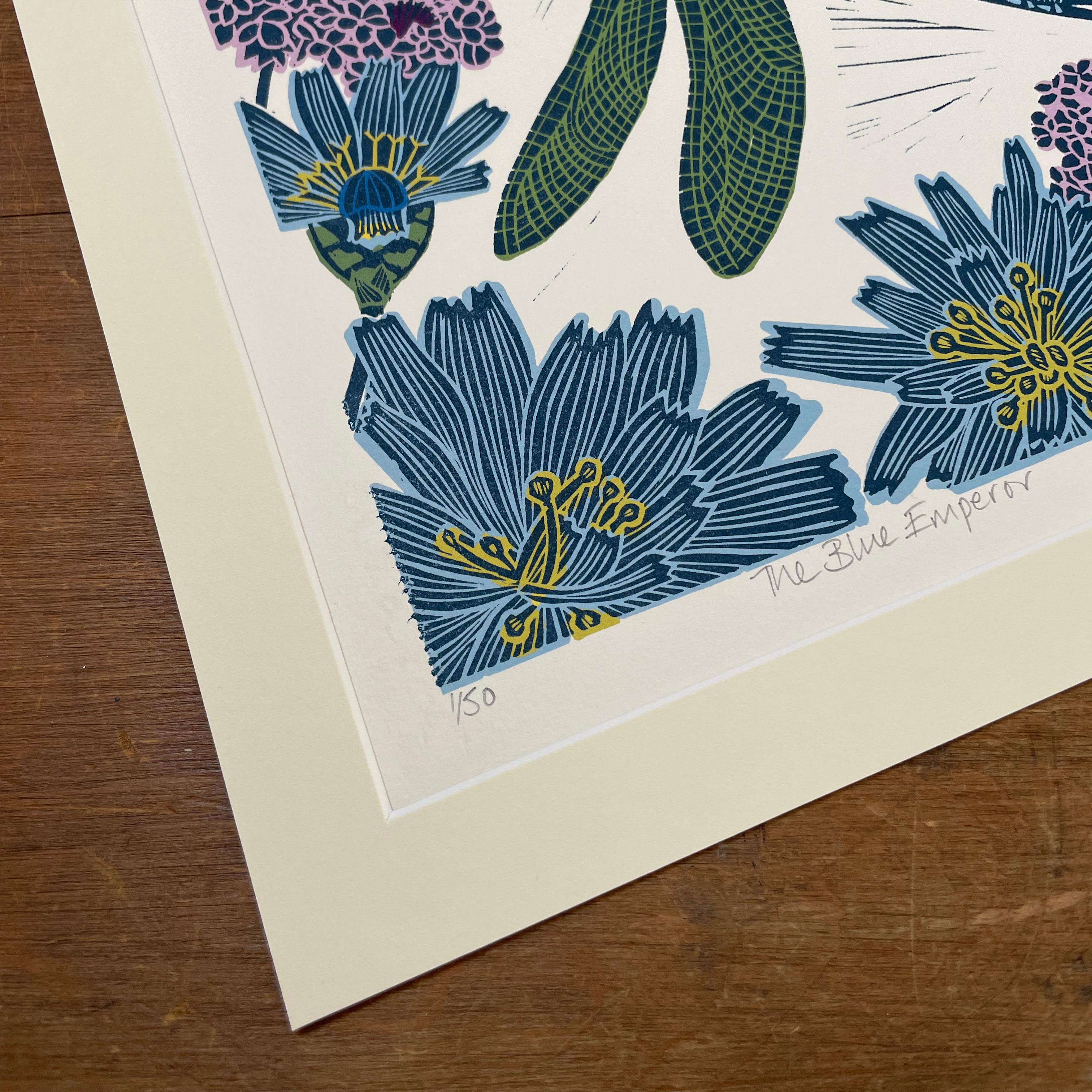 Blauer Kaiser, Linolschnitt, Limitierte Auflage, Libelle, Natur, Floral, Lila (Zeitgenössisch), Print, von Kate Heiss
