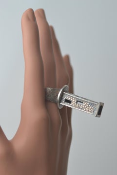 KATE MC KINNON Wolkenkratzer-Ring aus feinem Silber, ein wahrhaft atemberaubendes Kunstwerk zum Tragen