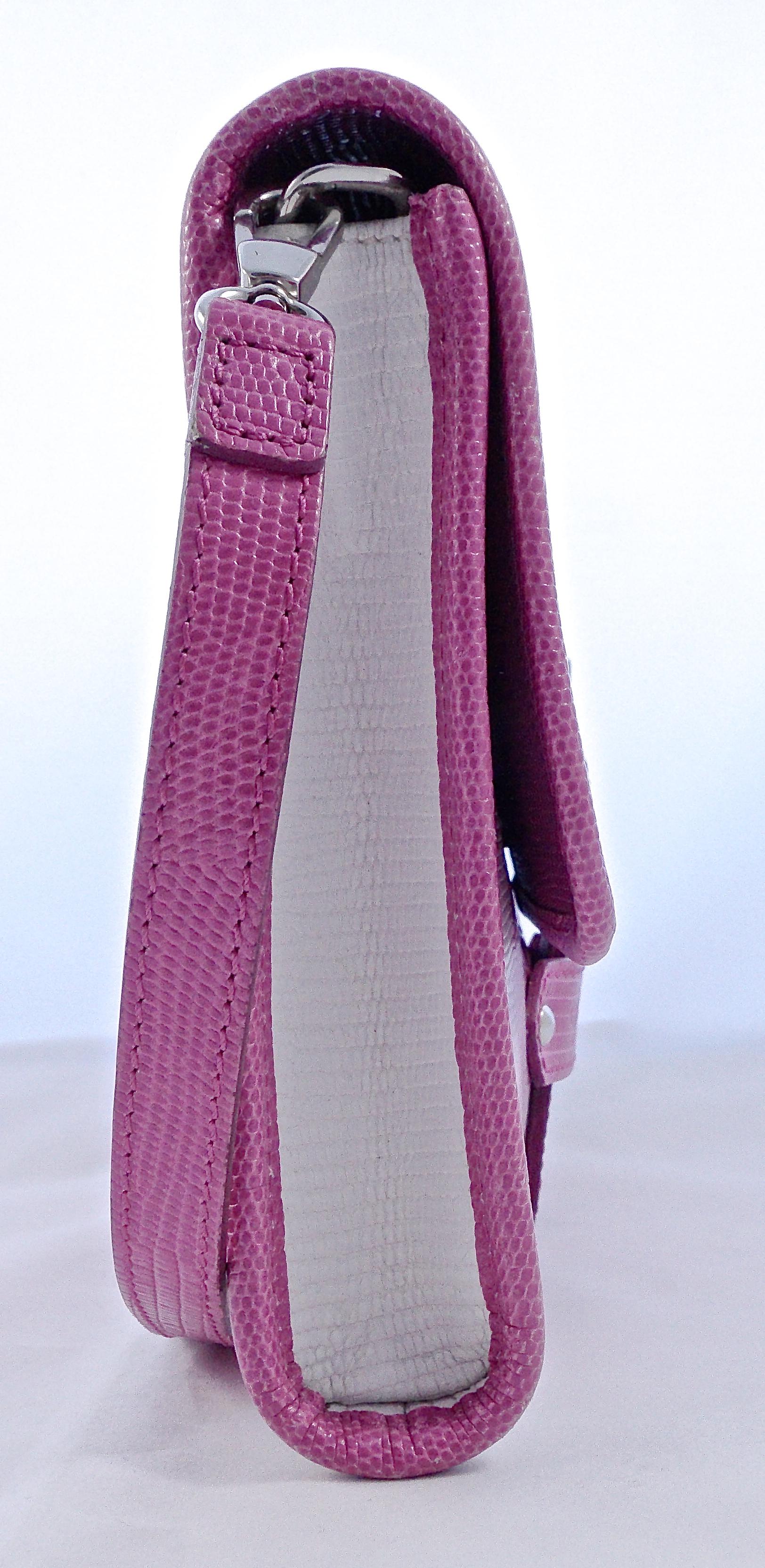 Rose Kate Moss pour Longchamp pochette / sac à main rose et blanc effet serpent en cuir en vente
