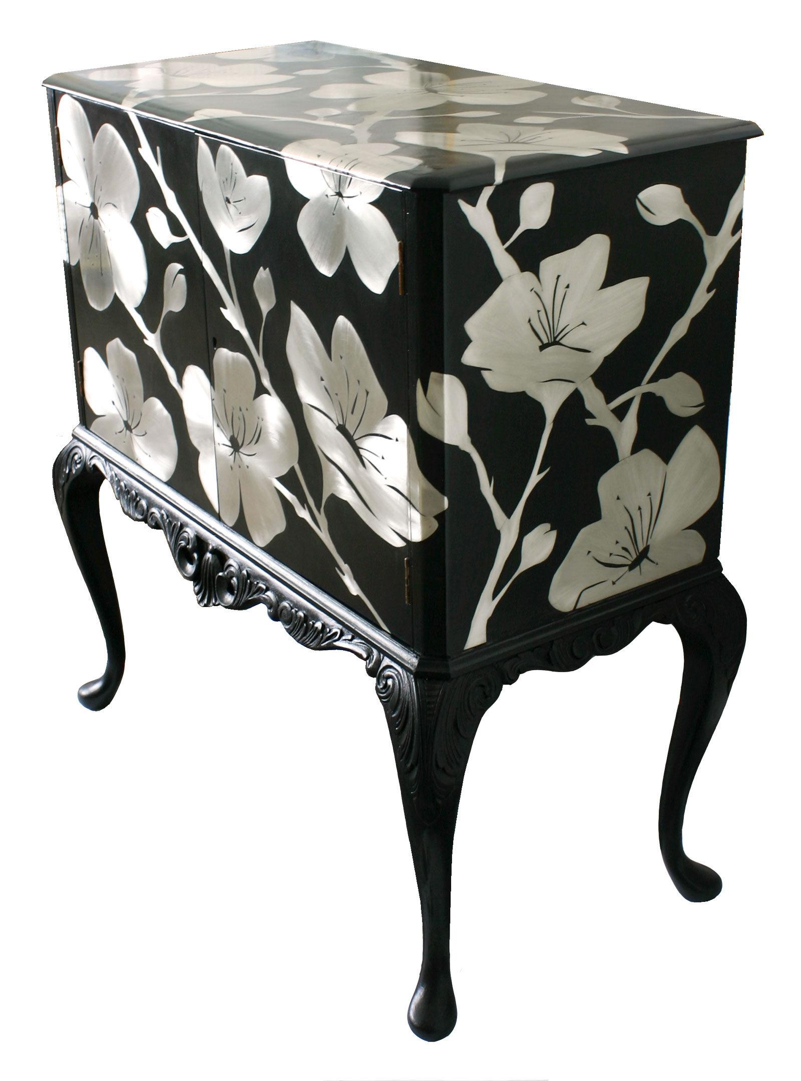 Moderne Le meuble de rangement Cherry Blossom de Kate Noakes en vente