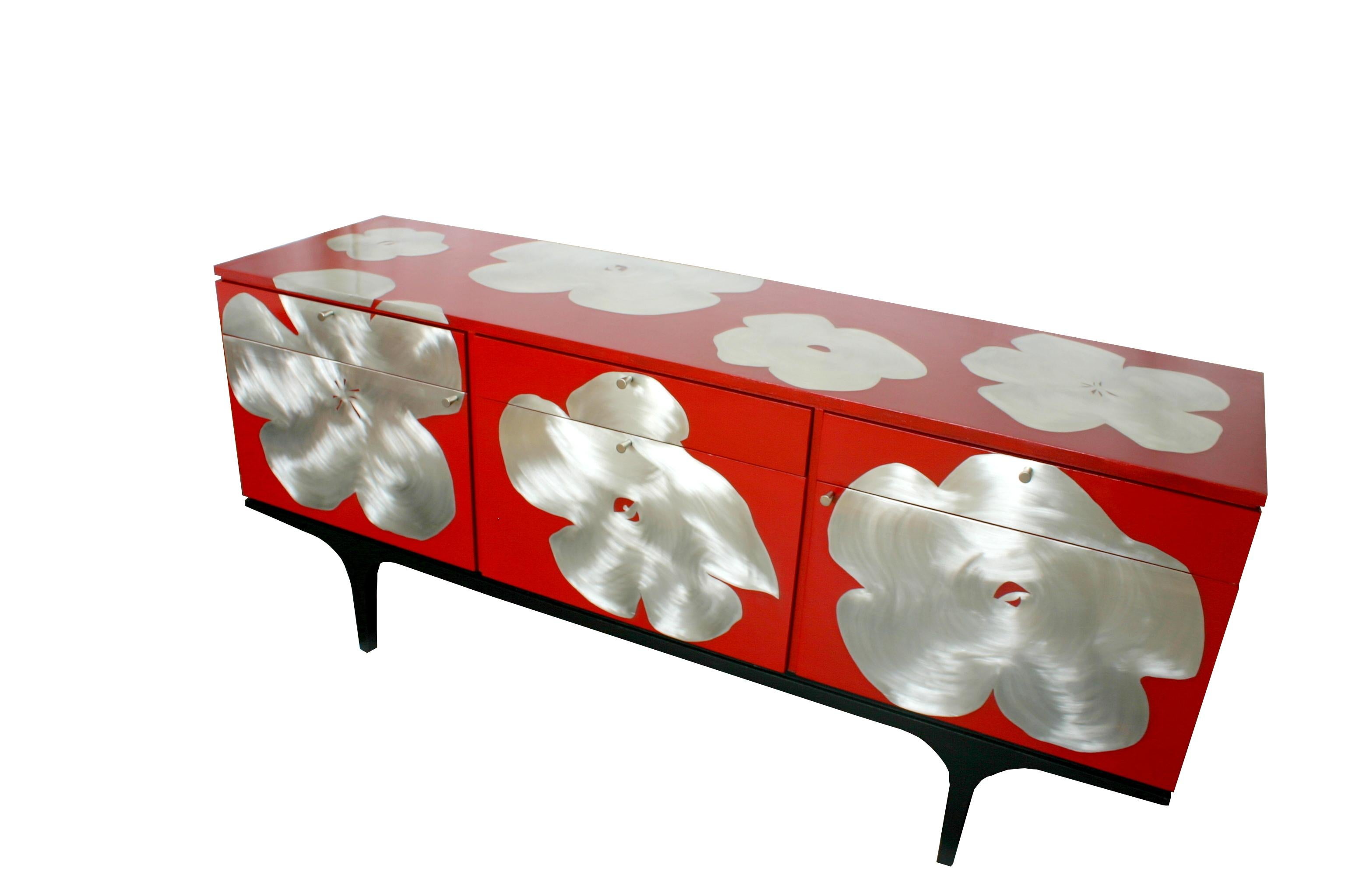 Kate Noakes „ Mohnblumen“ Sideboard in Rot (Moderne) im Angebot