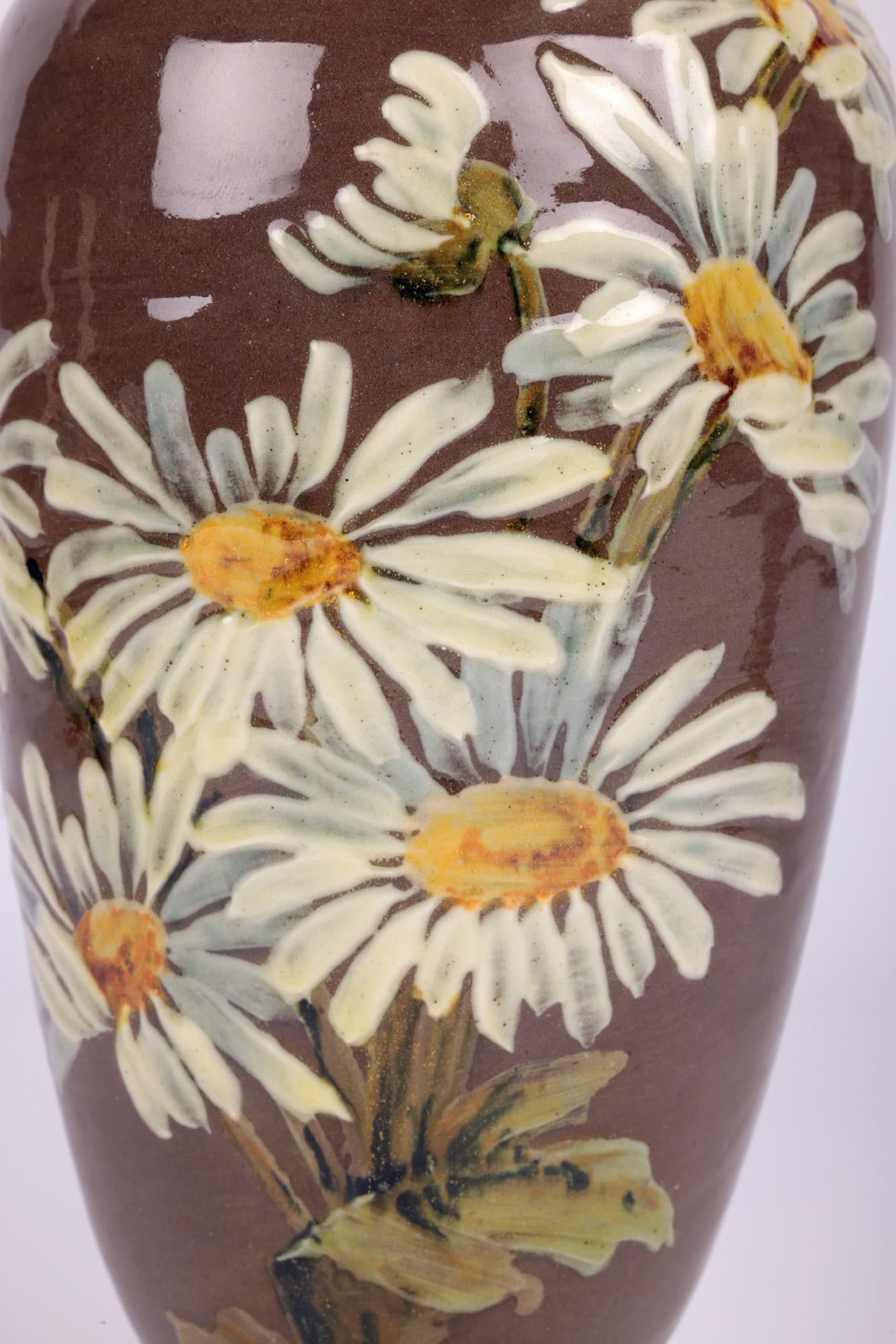 Kate Rogers Doulton Lambeth paire de vases Impasto Daisy peints en vente 6