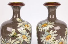 Kate Rogers Doulton Lambeth Coppia di vasi dipinti a margherita Impasto