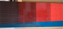 Schräg geschnittener blauer Grund, vier rote Wände (Maron bis Mohn)