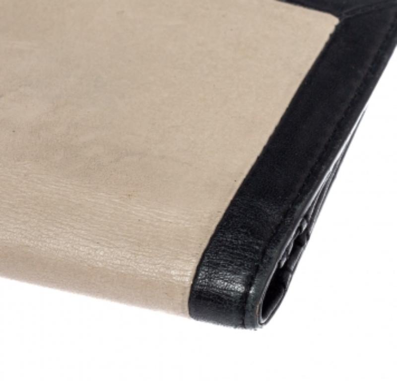 Portefeuille long en cuir beige/noir Kate Spade en vente 1