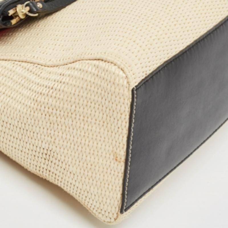 Bolso Kate Spade Beige/Negro de Paja Tejida y Piel Loula en Bueno estado para la venta en Dubai, Al Qouz 2