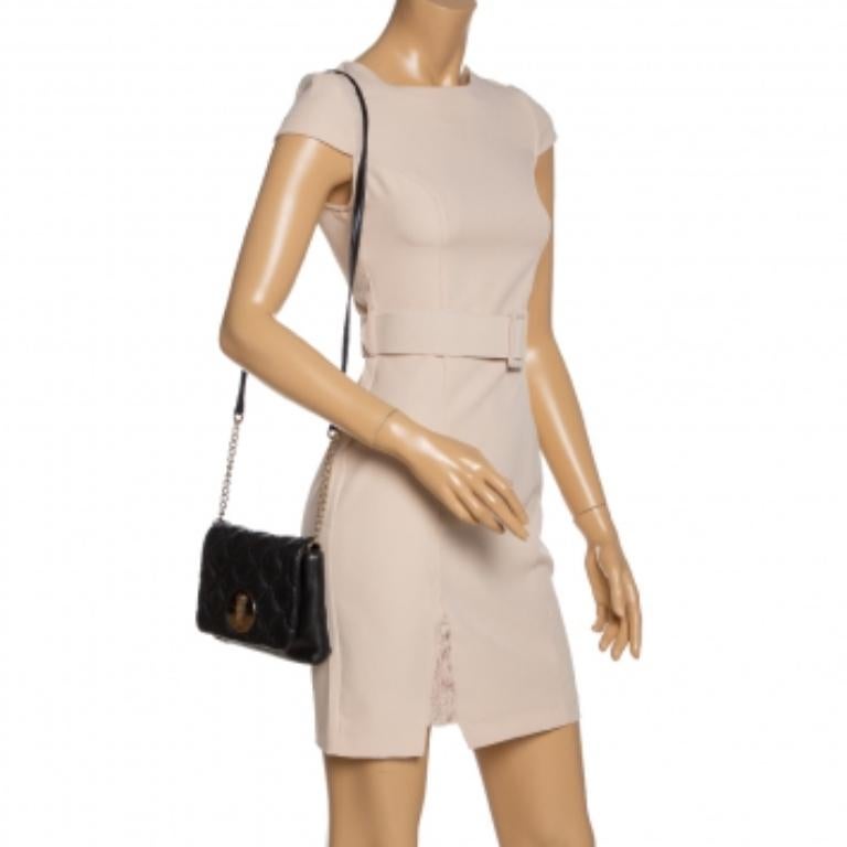 This pretty bag by Kate Spade is perfect for lunches and outings with friends. Crafted from leather in a black shade, the bag has quilted front flap secured with a turn-lock and a chainlink strap for crossbody wear. Gold-tone hardware and a