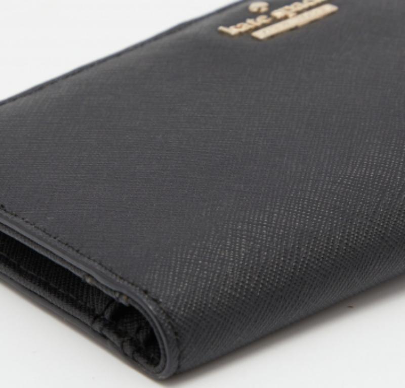 Kate Spade Portafoglio Bifold Flap in pelle nera In condizioni buone in vendita a Dubai, Al Qouz 2