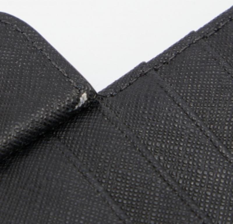 Kate Spade Portafoglio Bifold Flap in pelle nera in vendita 4