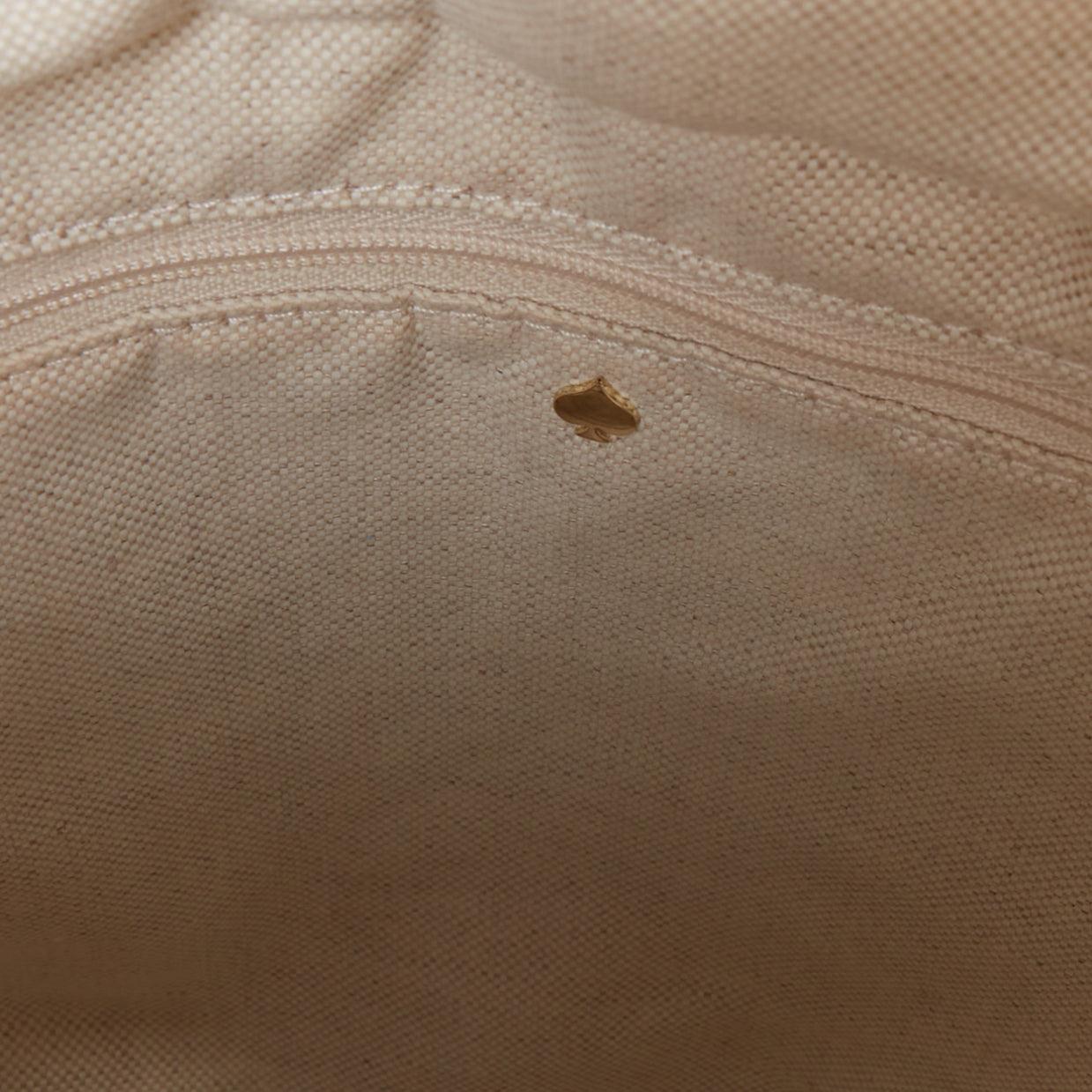 KATE SPADE blaue, cremefarbene, schuppenförmige Tasche aus Ziegenleder mit goldenem Logo und Kordelzug im Angebot 5