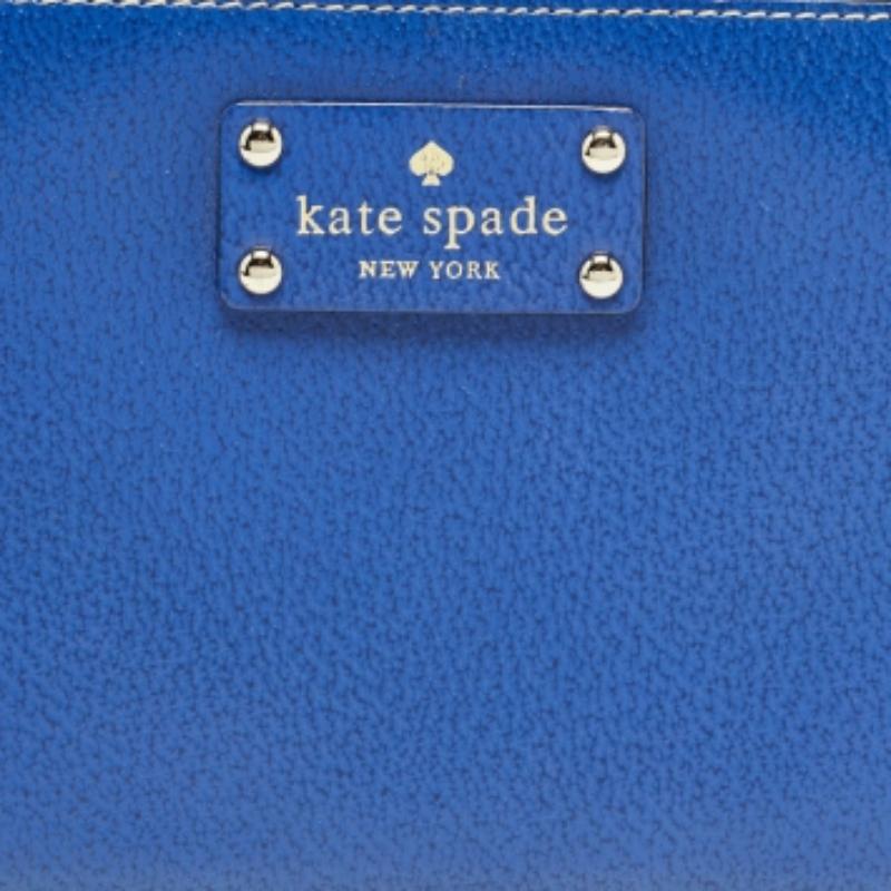 Bolso organizador con cremallera de piel azul Kate Spade en venta 2