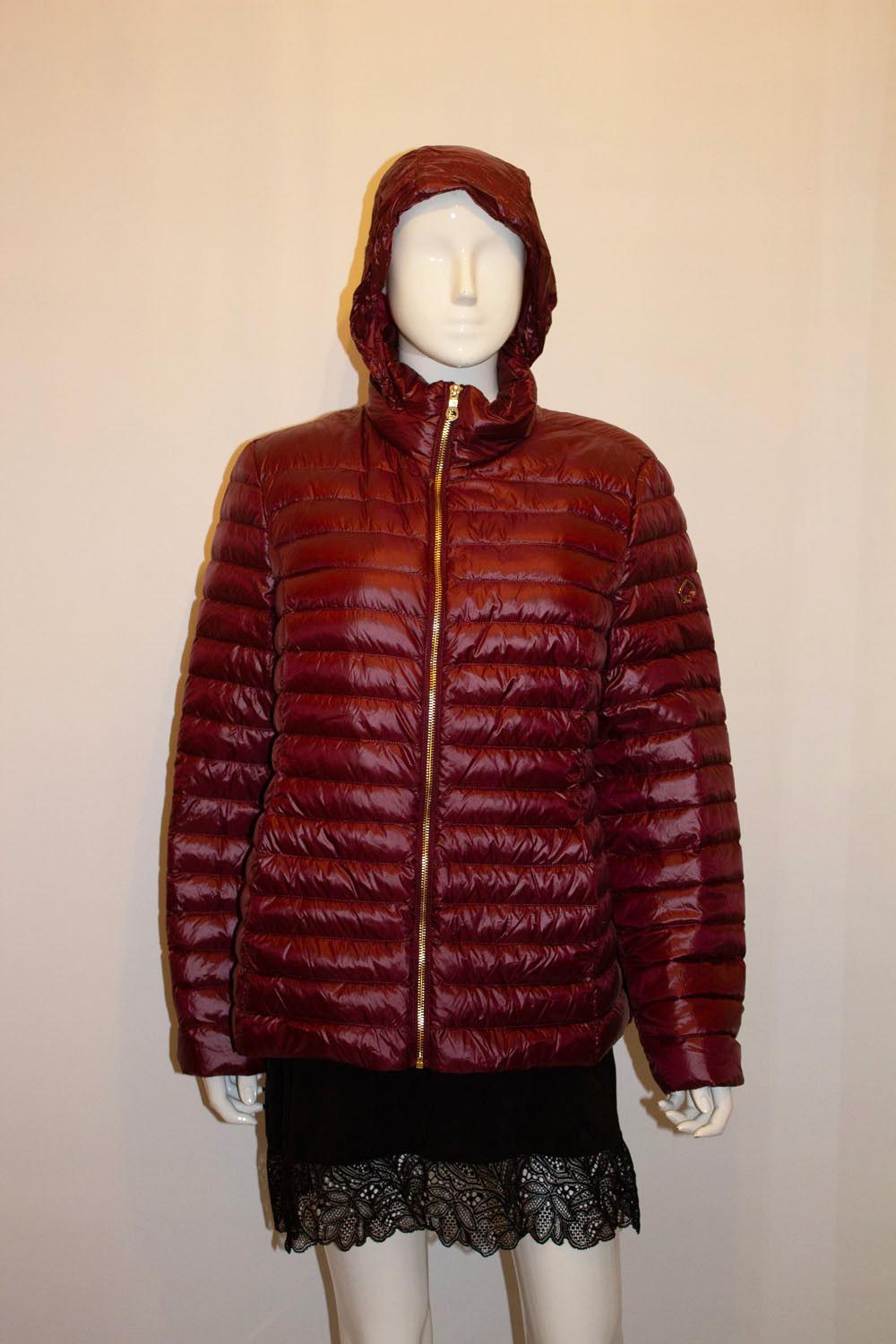 Kate Spade Burgundy Puffa Jacket with Hood in Collar In Good Condition For Sale In London, GB