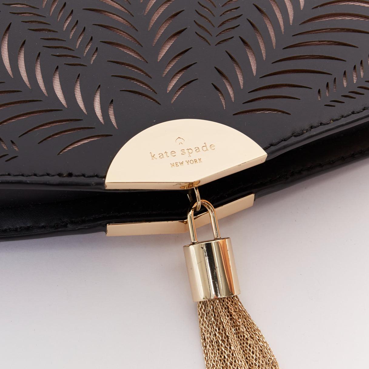 Noir KATE SPADE Dress The Part One pochette en cuir noir découpé à pompon doré en vente