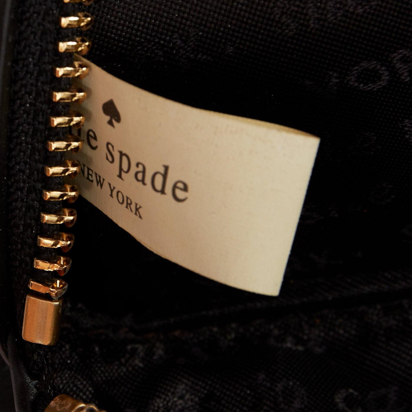 KATE SPADE Dress The Part One pochette en cuir noir découpé à pompon doré en vente 3