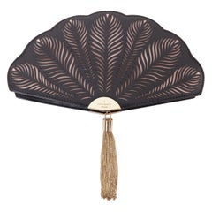 KATE SPADE Dress The Part borsa clutch a ventaglio in pelle nera con nappe dorate