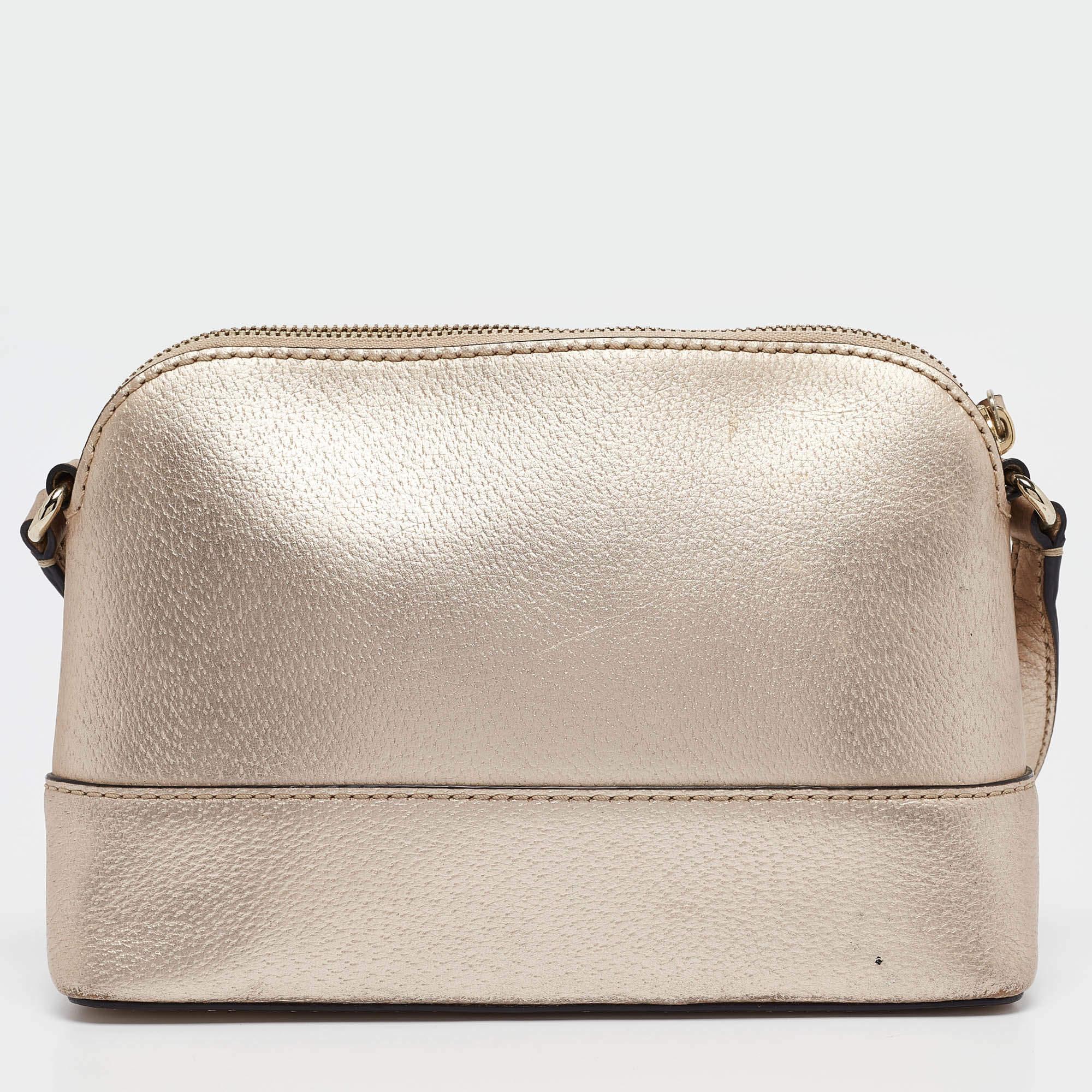 Bolso cruzado Kate Spade Wellesley Hanna de piel dorada en Bueno estado para la venta en Dubai, Al Qouz 2