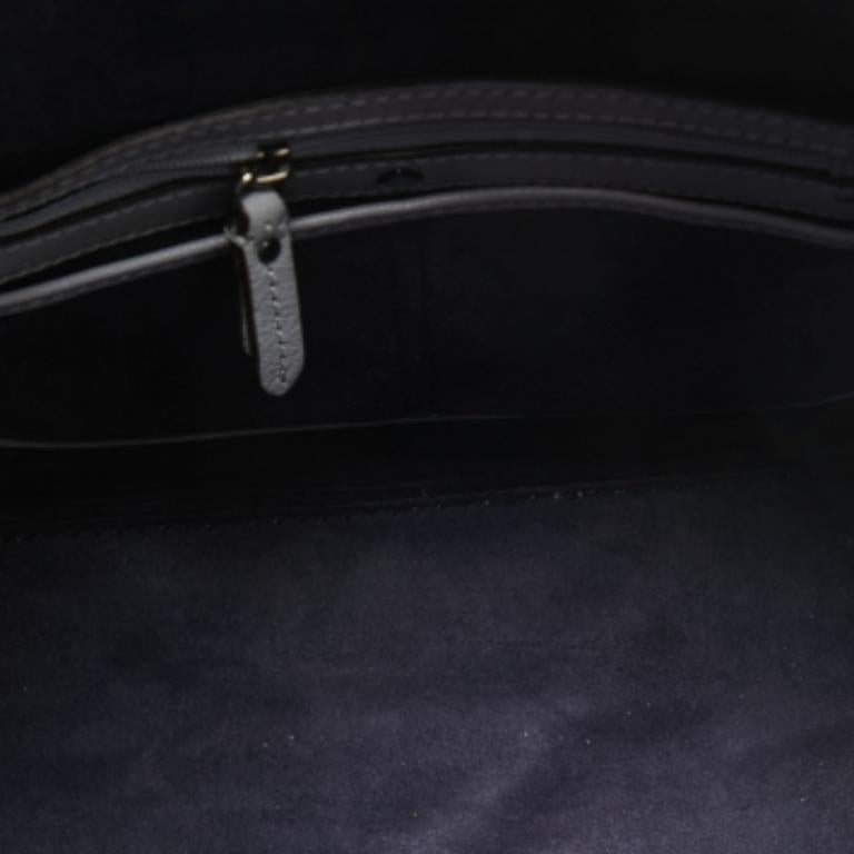 Kate Spade Borsa a secchiello Libby di Atlantic Avenue in pelle grigia con applicazioni floreali in vendita 3