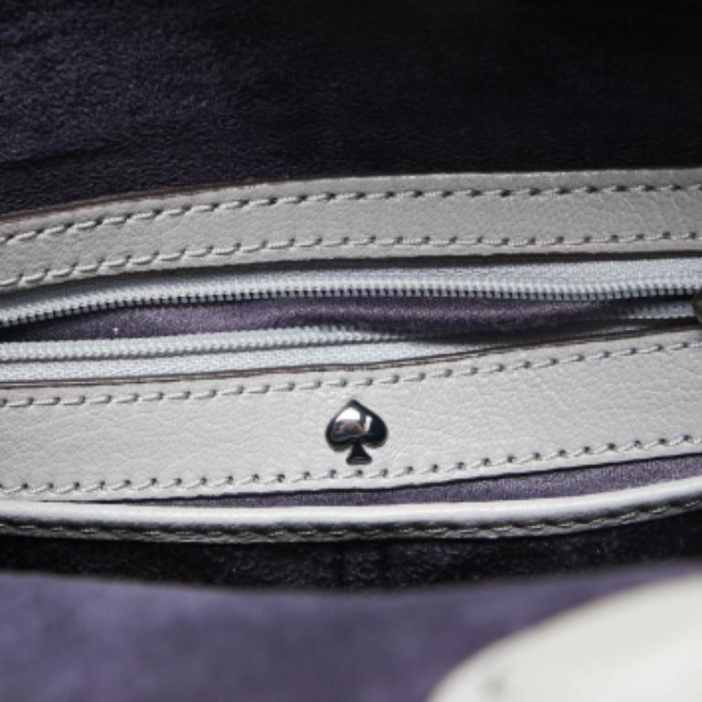 Kate Spade Borsa a secchiello Libby di Atlantic Avenue in pelle grigia con applicazioni floreali in vendita 4