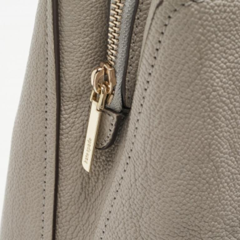 Kate Spade, la borsa grande Margaux in pelle grigia in vendita 5