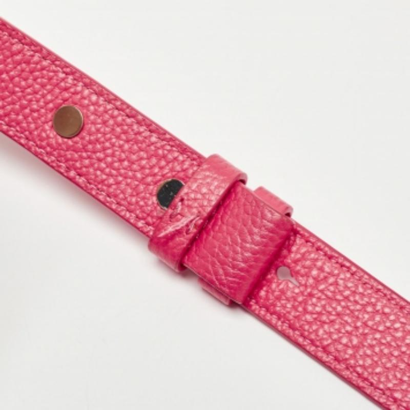 Kate Spade sac à bandoulière pour appareil photo rose vif Bon état - En vente à Dubai, Al Qouz 2