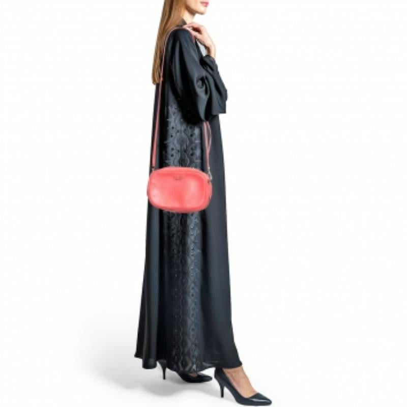 Kate Spade sac à bandoulière pour appareil photo rose vif en vente 1